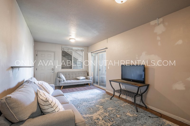 Four Fall Private Bedrooms Available at Lanai E3 property image