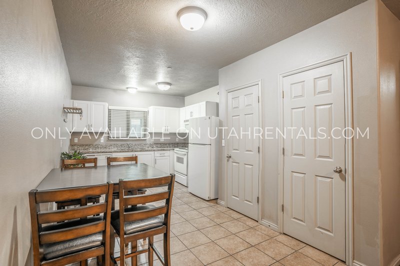 Four Fall Private Bedrooms Available at Lanai E3 property image