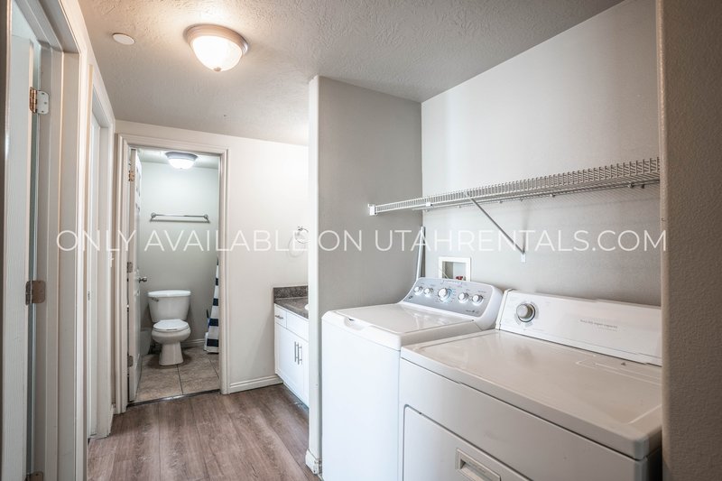 Four Fall Private Bedrooms Available at Lanai E3 property image