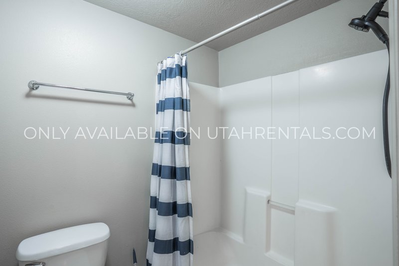 Four Fall Private Bedrooms Available at Lanai E3 property image