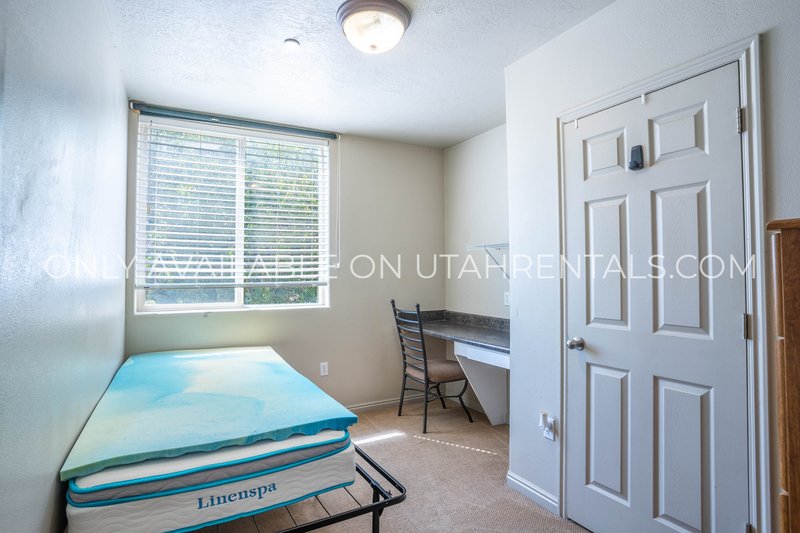 Four Fall Private Bedrooms Available at Lanai E3 property image