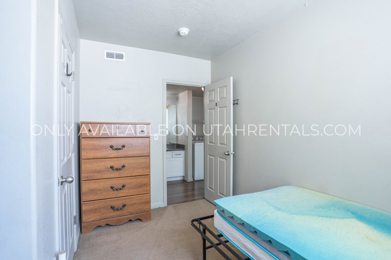 Four Fall Private Bedrooms Available at Lanai E3 property image