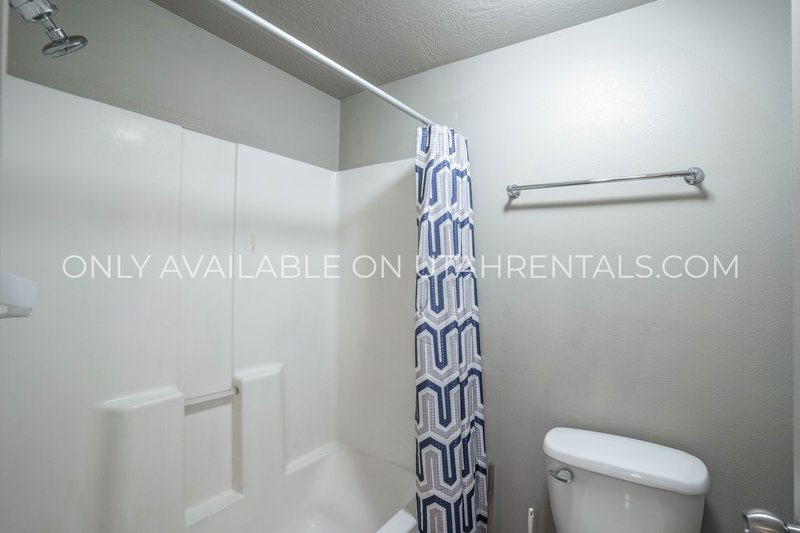Four Fall Private Bedrooms Available at Lanai E3 property image