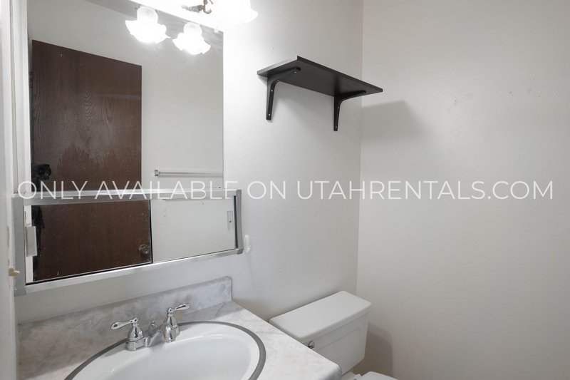 Charming 2-bedroom, 1.5-bathroom condominium in provo property image