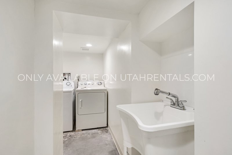 Nice Large Basement unit in Springville property image