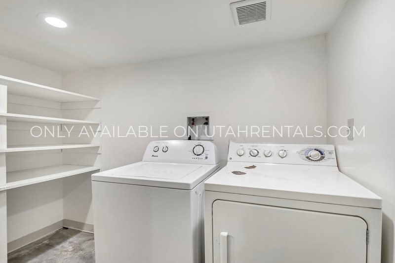 Nice Large Basement unit in Springville property image