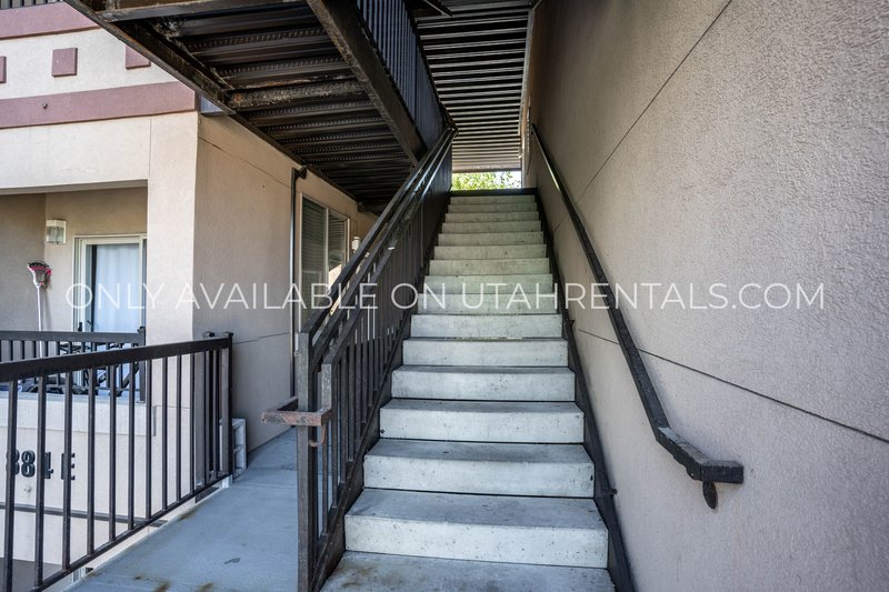 Three Private Bedrooms Available in First Floor Apartment property image