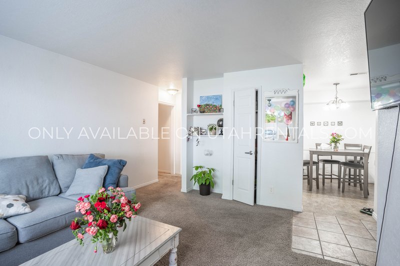 Private Master Bedroom with Walk-In Closet and Private Bathroom at Stonebridge property image