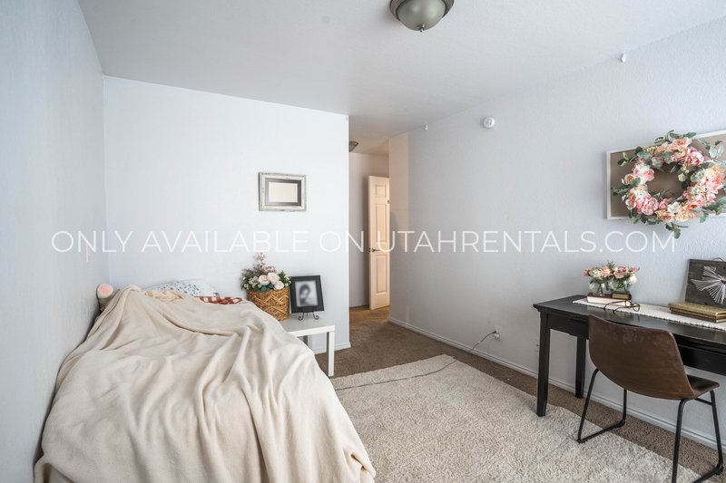 Private Master Bedroom with Walk-In Closet and Private Bathroom at Stonebridge property image