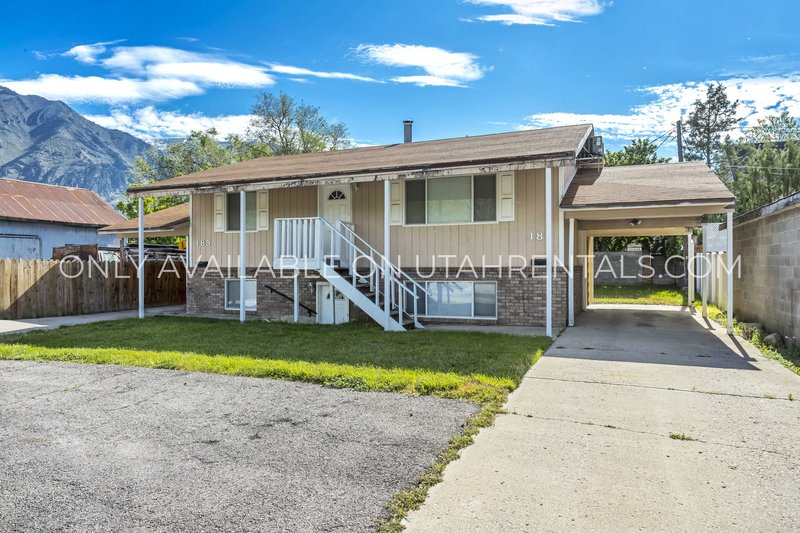 Charming Upstairs Duplex in Springville | Large Backyard & Private Drive property image