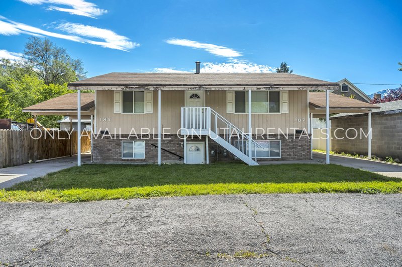 Charming Upstairs Duplex in Springville | Large Backyard & Private Drive property image