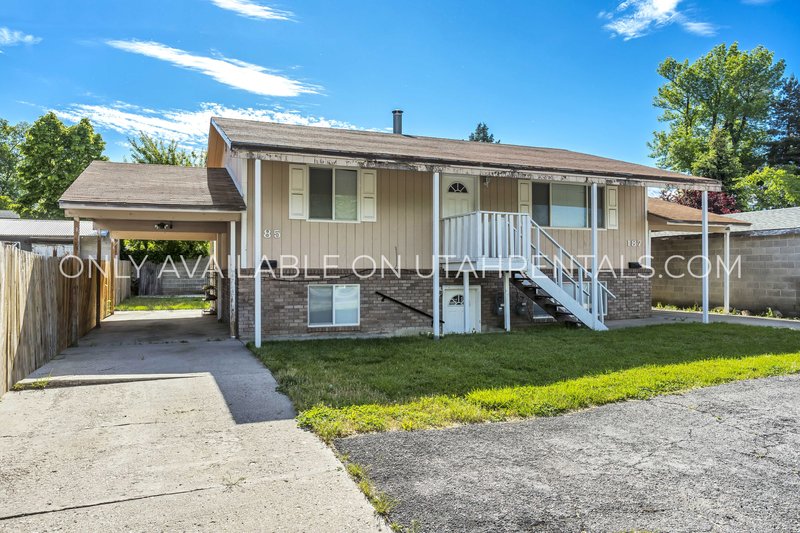Charming Upstairs Duplex in Springville | Large Backyard & Private Drive property image