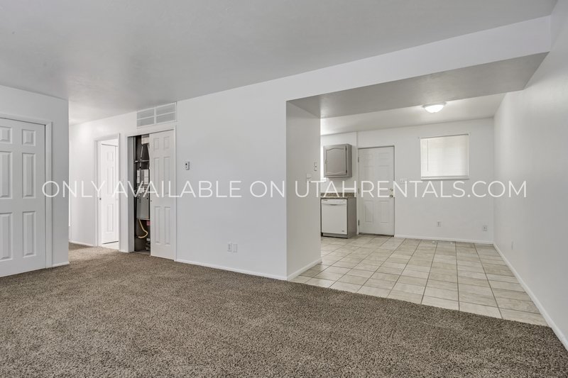 Charming Upstairs Duplex in Springville | Large Backyard & Private Drive property image