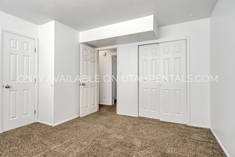 Charming Upstairs Duplex in Springville | Large Backyard & Private Drive property image