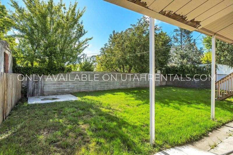 Charming Upstairs Duplex in Springville | Large Backyard & Private Drive property image