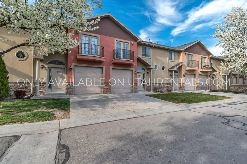 Beautiful Townhome in Private Gated Community property image