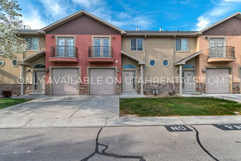 Beautiful Townhome in Private Gated Community property image