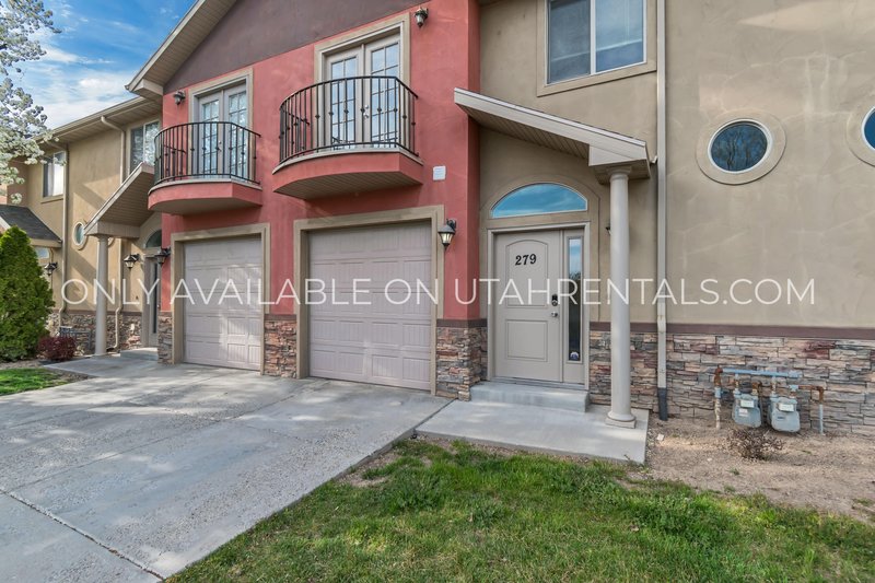 Beautiful Townhome in Private Gated Community property image