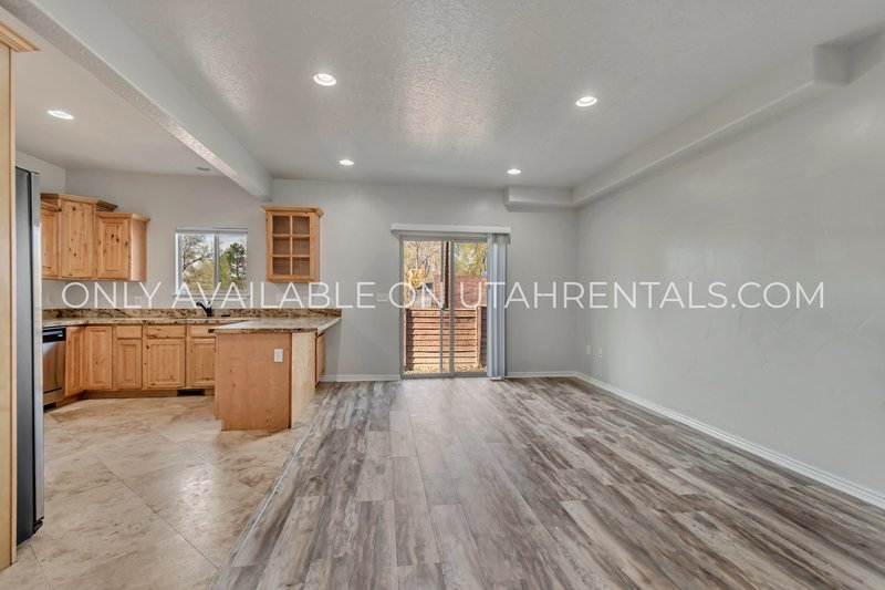 Beautiful Townhome in Private Gated Community property image