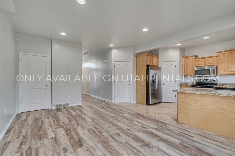 Beautiful Townhome in Private Gated Community property image