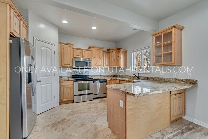 Beautiful Townhome in Private Gated Community property image