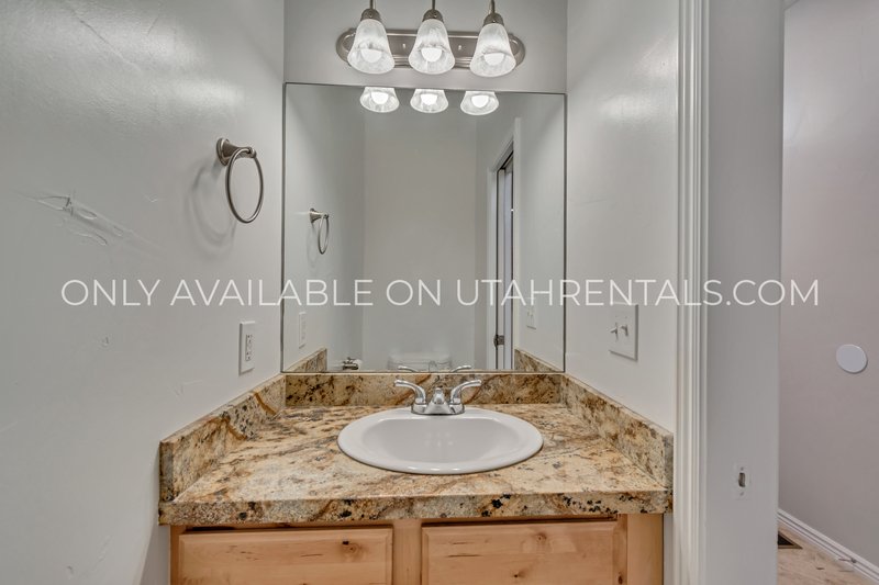 Beautiful Townhome in Private Gated Community property image