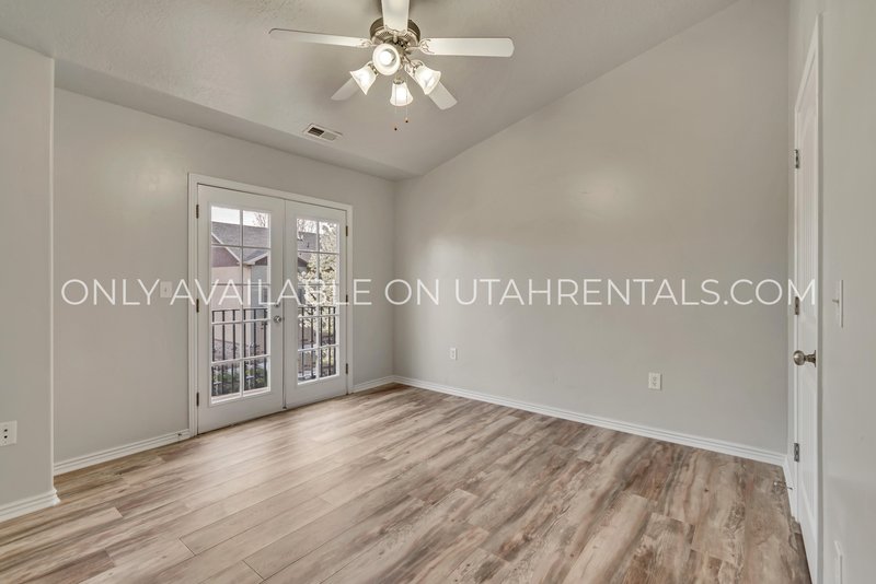 Beautiful Townhome in Private Gated Community property image