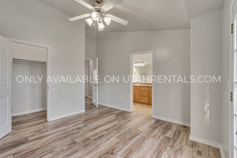 Beautiful Townhome in Private Gated Community property image