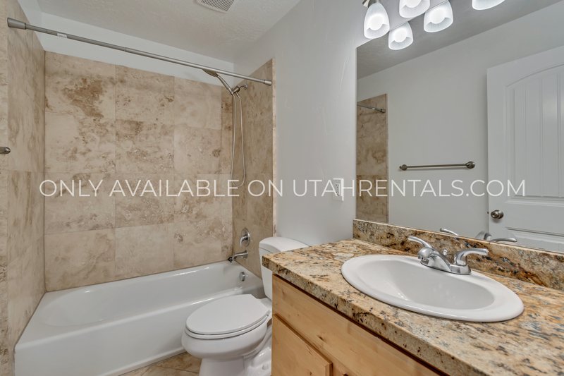 Beautiful Townhome in Private Gated Community property image