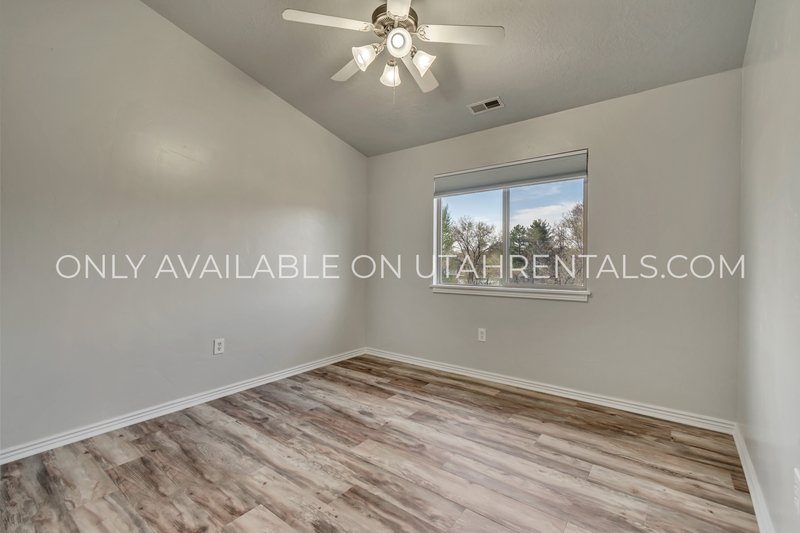 Beautiful Townhome in Private Gated Community property image