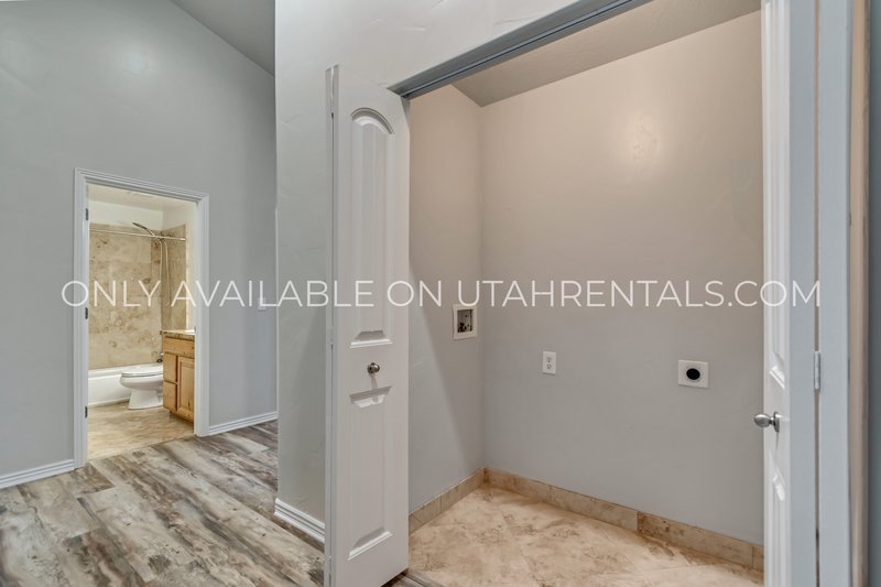 Beautiful Townhome in Private Gated Community property image