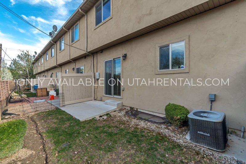 Beautiful Townhome in Private Gated Community property image