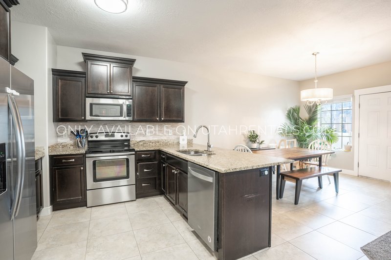 Beautiful Saratoga Springs Townhome property image