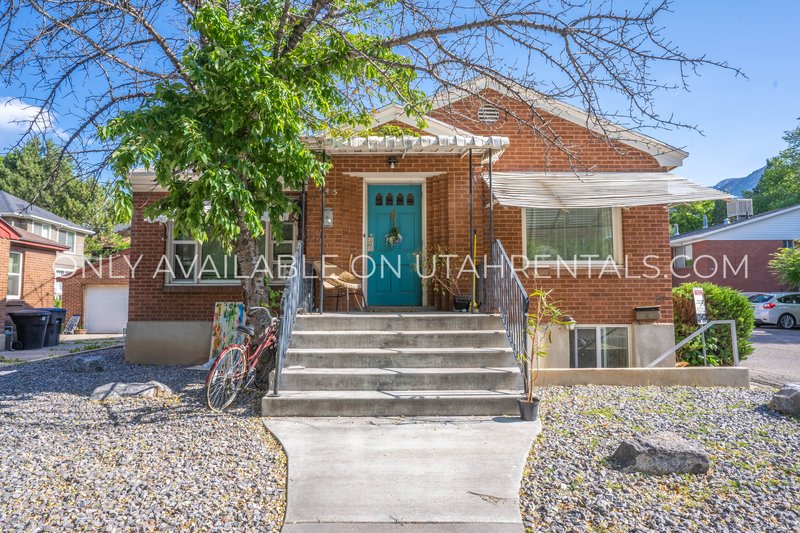 Shared Room in a cute Duplex off of 400 N property image