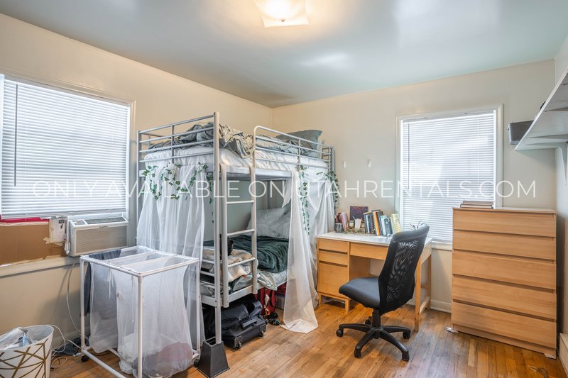 Shared Room in a cute Duplex off of 400 N property image