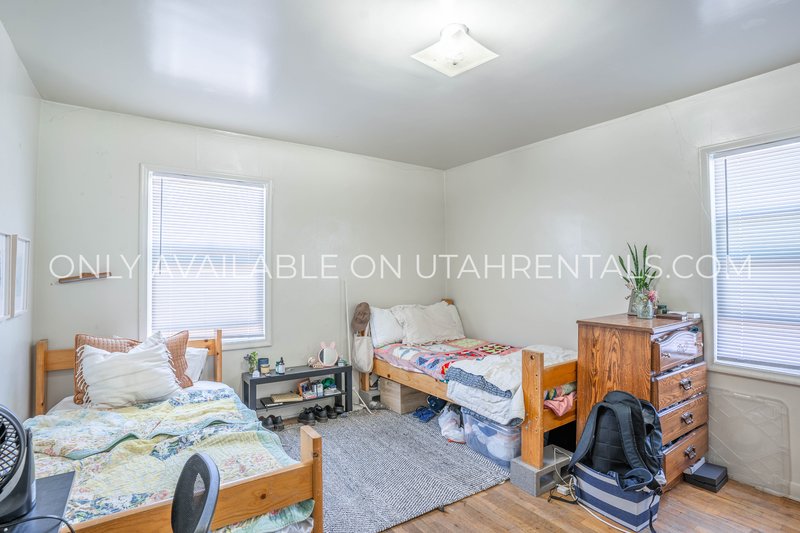 Shared Room in a cute Duplex off of 400 N property image