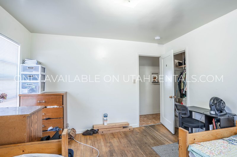 Shared Room in a cute Duplex off of 400 N property image