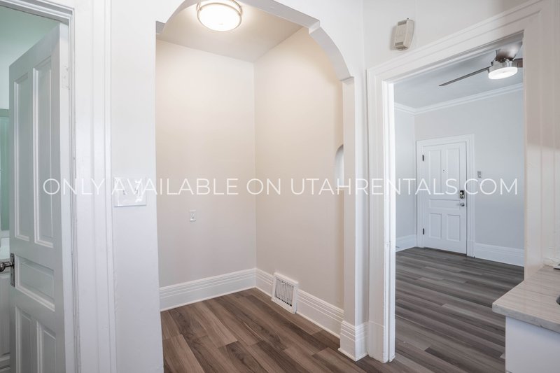 Beautiful 1 Bedroom Apartment in Historic Downtown SLC Building property image