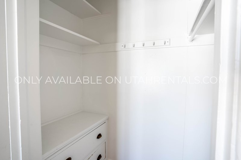 Beautiful 1 Bedroom Apartment in Historic Downtown SLC Building property image