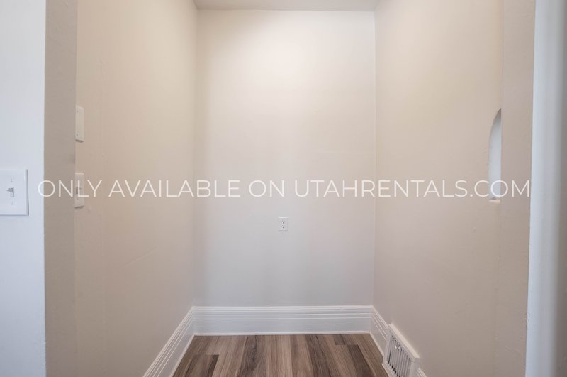 Beautiful 1 Bedroom Apartment in Historic Downtown SLC Building property image