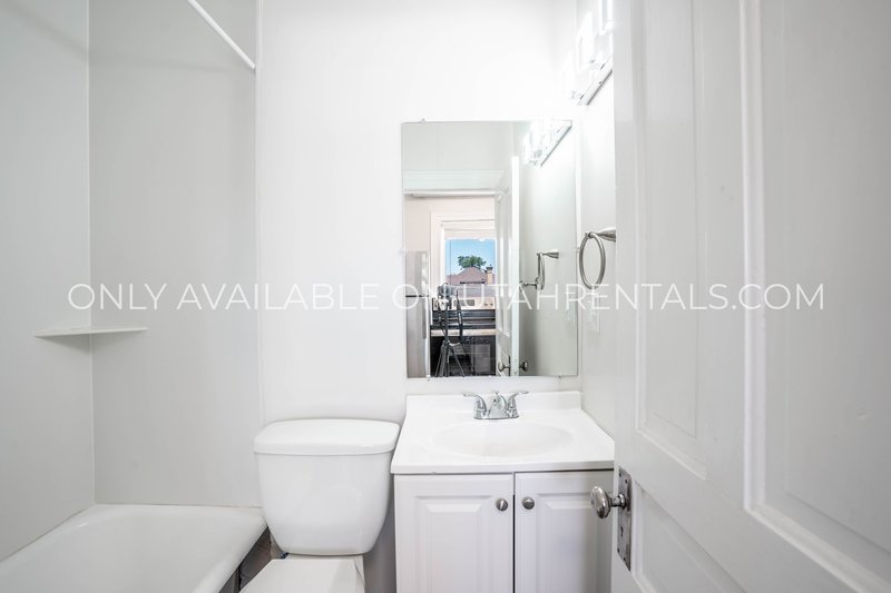 Beautiful 1 Bedroom Apartment in Historic Downtown SLC Building property image