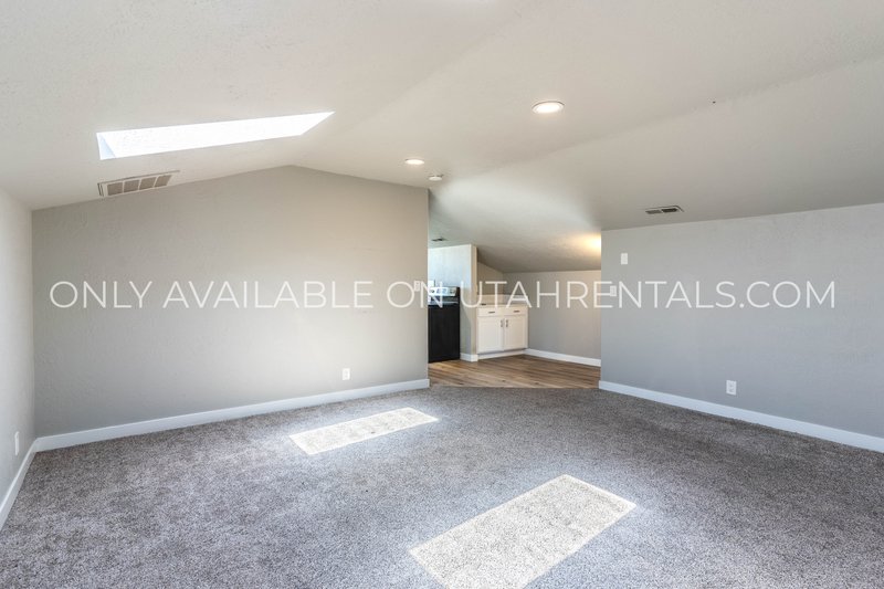Charming 2-Bed in the Heart of American Fork – Pets Welcome! property image