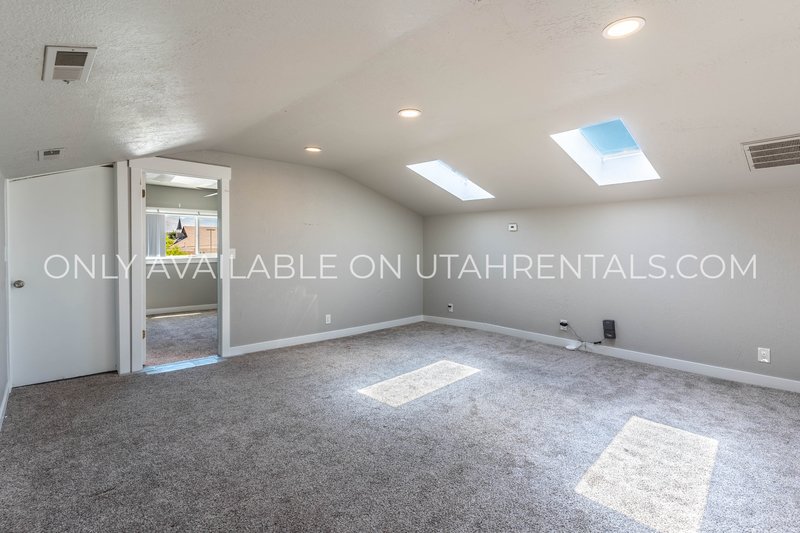 Charming 2-Bed in the Heart of American Fork – Pets Welcome! property image