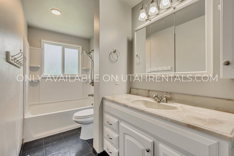 Charming 3-Bedroom Home in Kaysville! property image