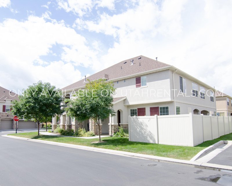 Conveniently Located Townhome in Pleasant Grove property image