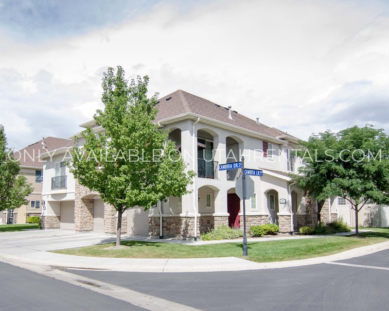 Conveniently Located Townhome in Pleasant Grove property image