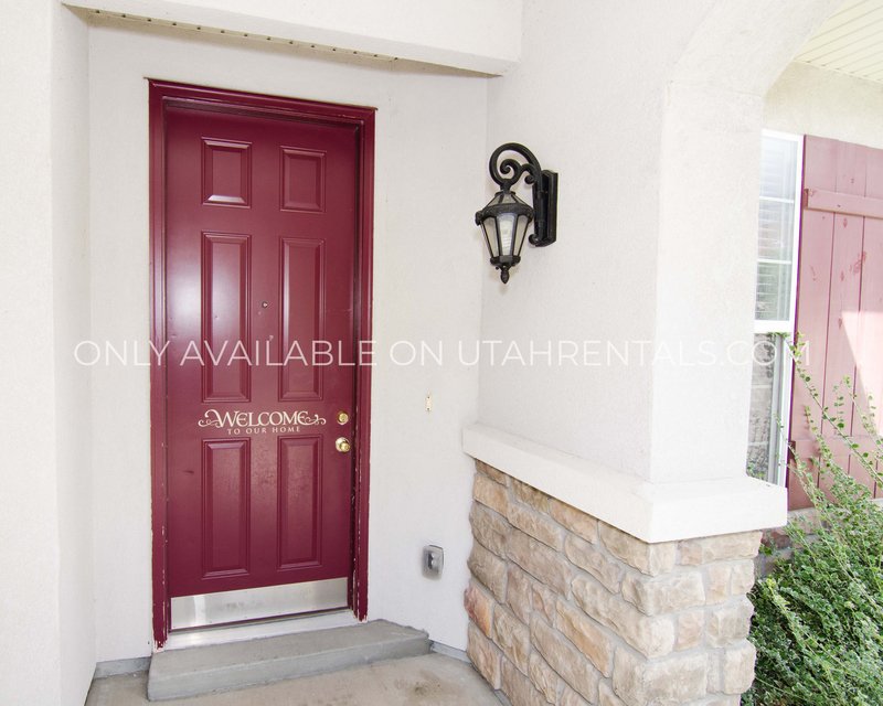 Conveniently Located Townhome in Pleasant Grove property image