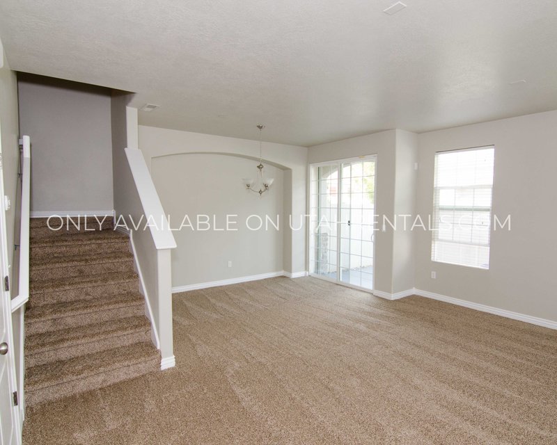 Conveniently Located Townhome in Pleasant Grove property image