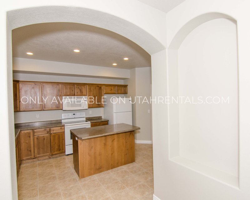 Conveniently Located Townhome in Pleasant Grove property image