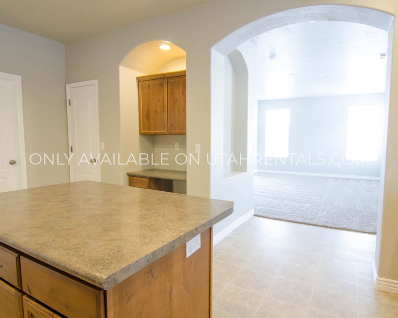 Conveniently Located Townhome in Pleasant Grove property image